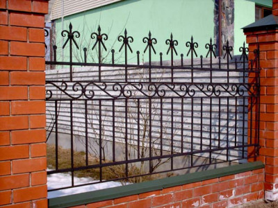 Кованый забор с рисунком